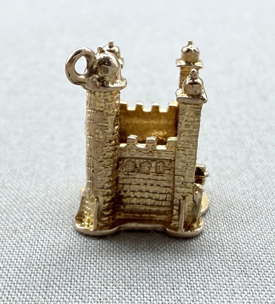 Vintage 9K Gold Tower of London Charm Fortress Cannon Beefeater England 4.2 Gr