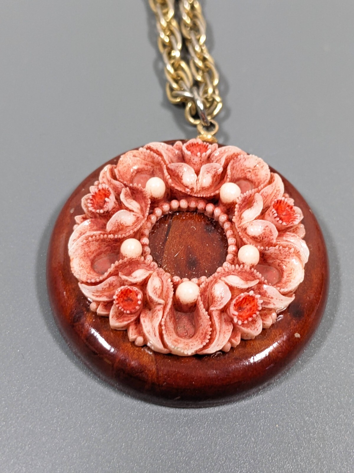Vintage Carved Lucite Floral Wreath Round Brown Pendant Necklace 22 inches