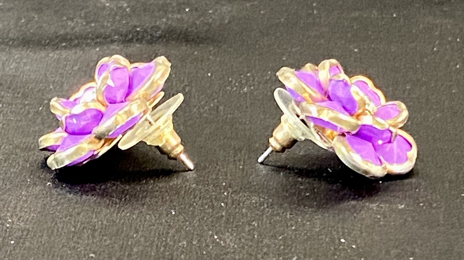 Vintage 1950’s-60’s purple facet gold-edge stone rhinestone FLOWER post earrings