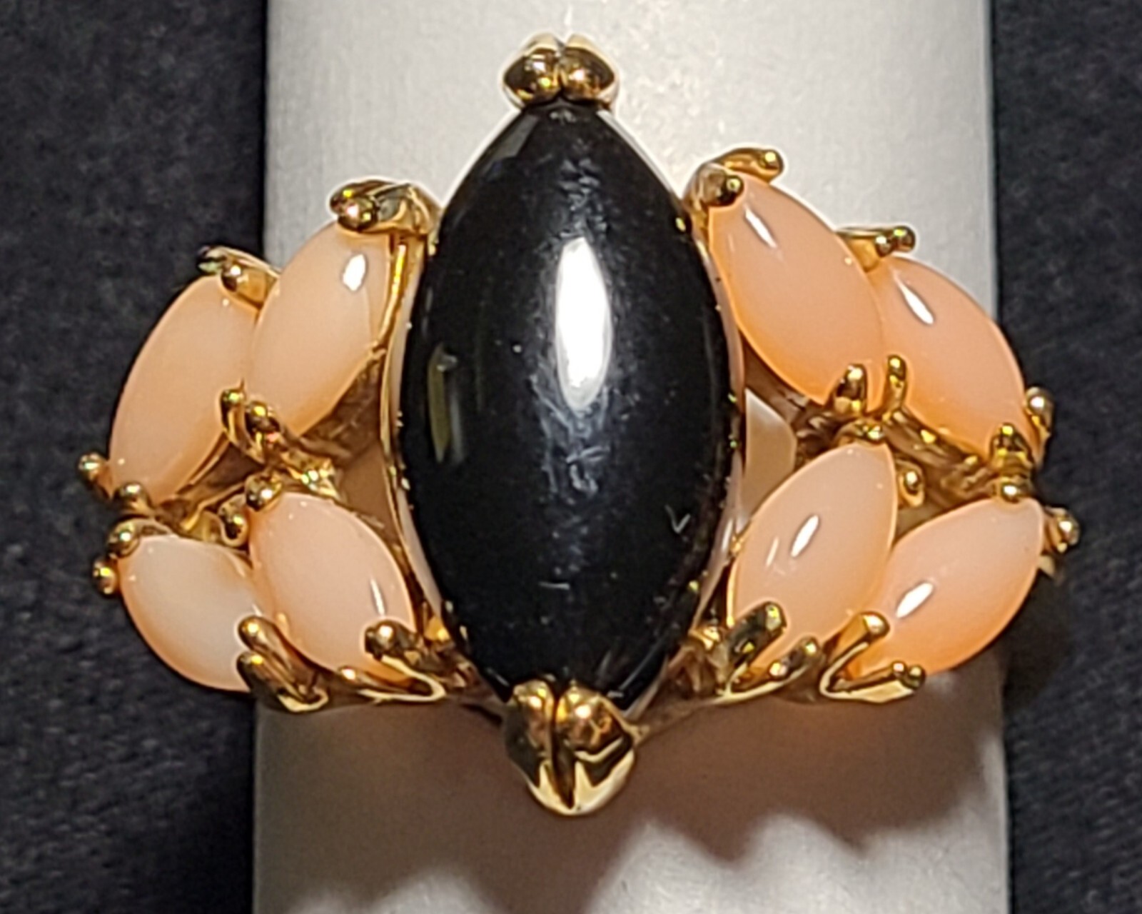 VINTAGE GOLD ELECTROPLATED COCKTAIL CORAL BLACK GEM SIGNED 14 KTGE RING SIZE 7.5