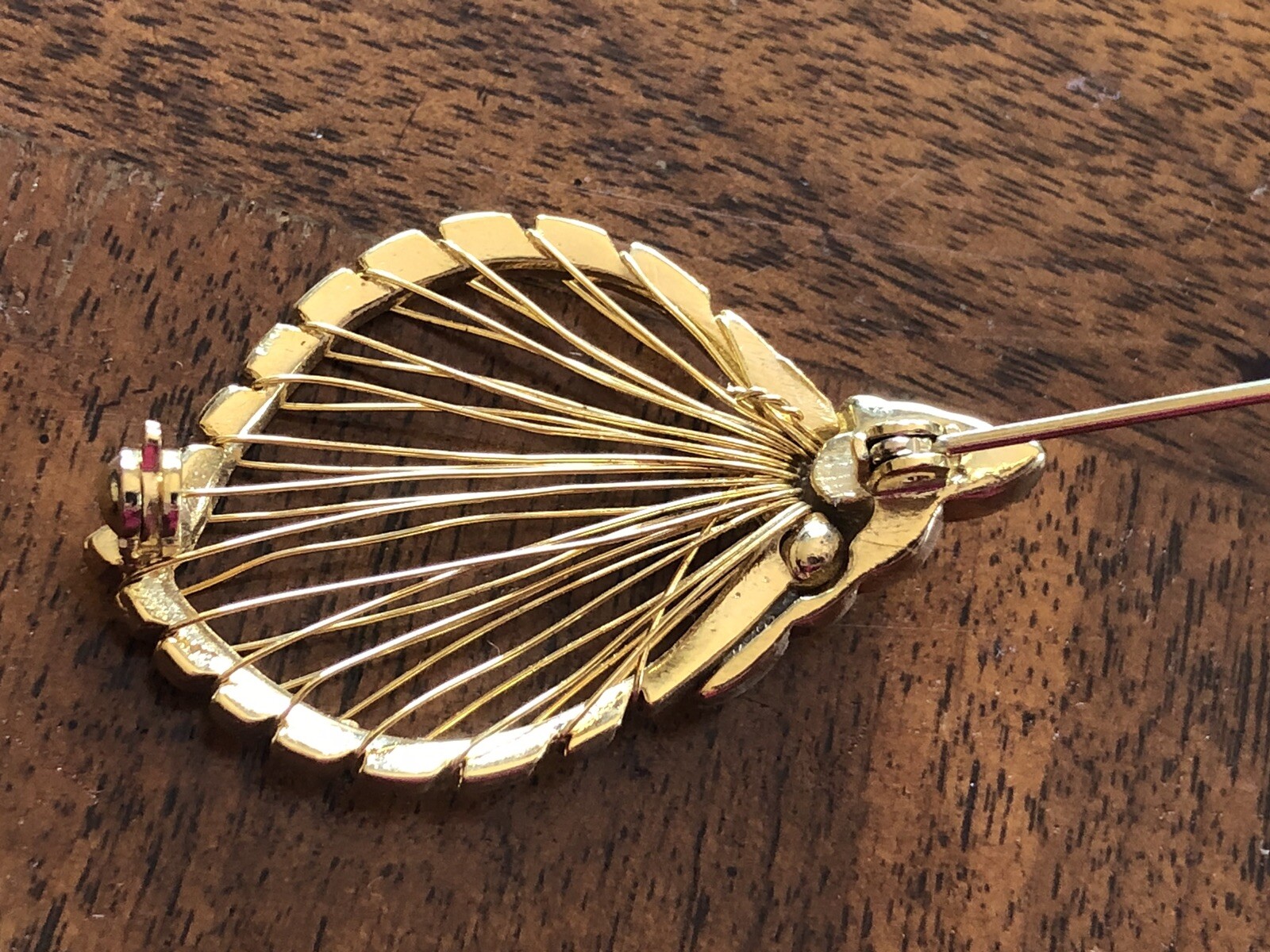 Vintage Brooch Gold Tone Wire Sea Shell Pin Figural Beach Fashion Conch Gift