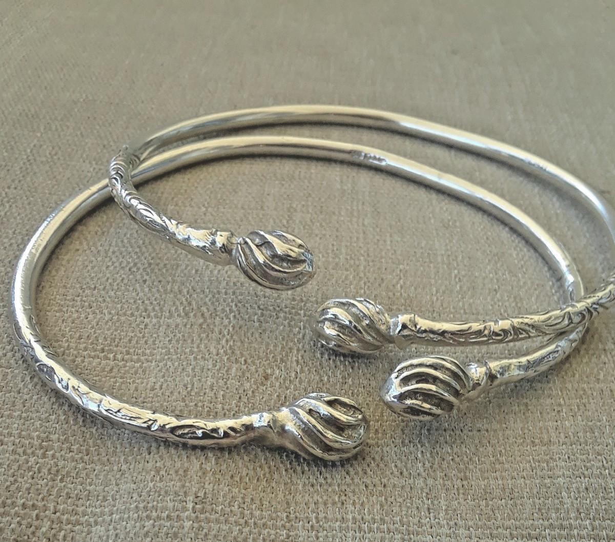 Lot of 2 Vintage Twisted Ends 925 Sterling Silver West Indian Bangles 7.75″ +-