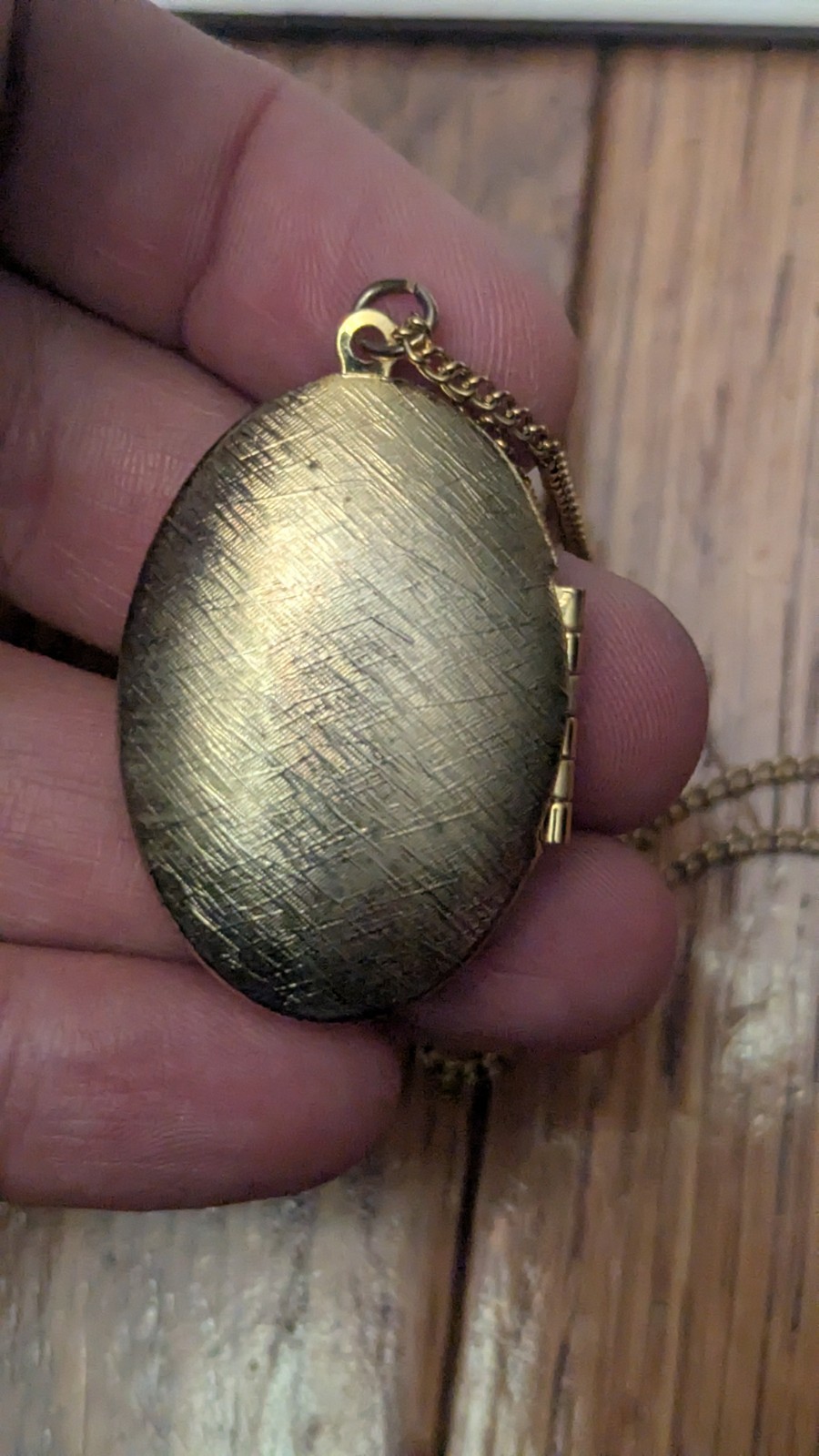 VINTAGE 1971 Fran Moore Moppetts Locket Necklace Gold Tone 17″