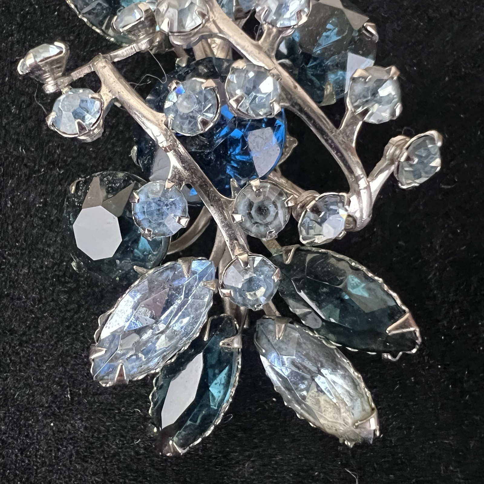 VTG Blue Tones Floral Design Rhinestone Brooch Silver Toned Metal 2.5” Rare