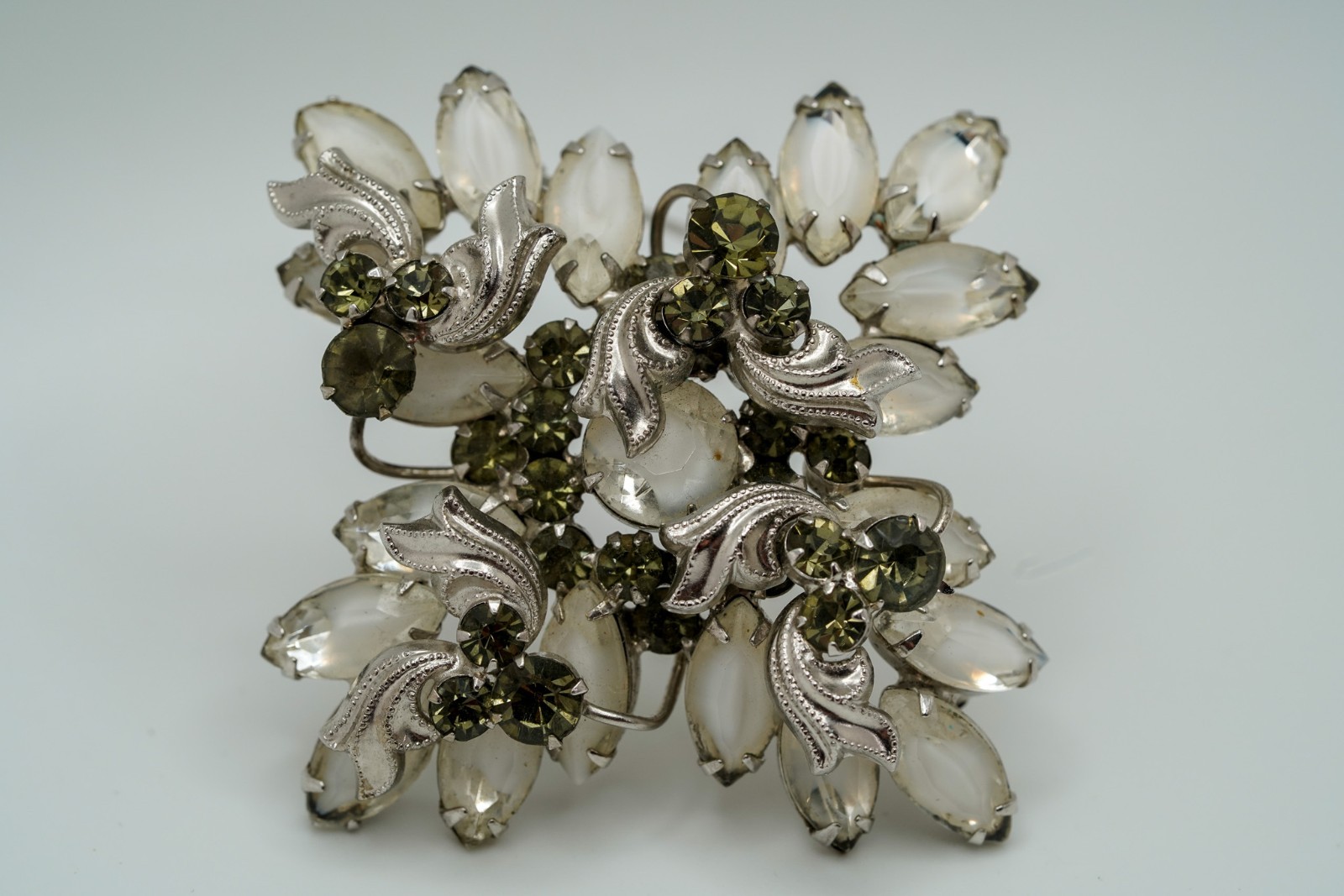 Vintage White Rhinestone Flower Brooch 5.5cm x 5.5cm JB45