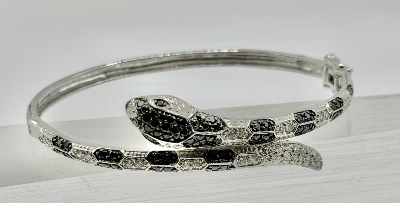 Vintage Black & Clear Crystal Hinged SNAKE Sterling Bangle Bracelet 7 3/4”