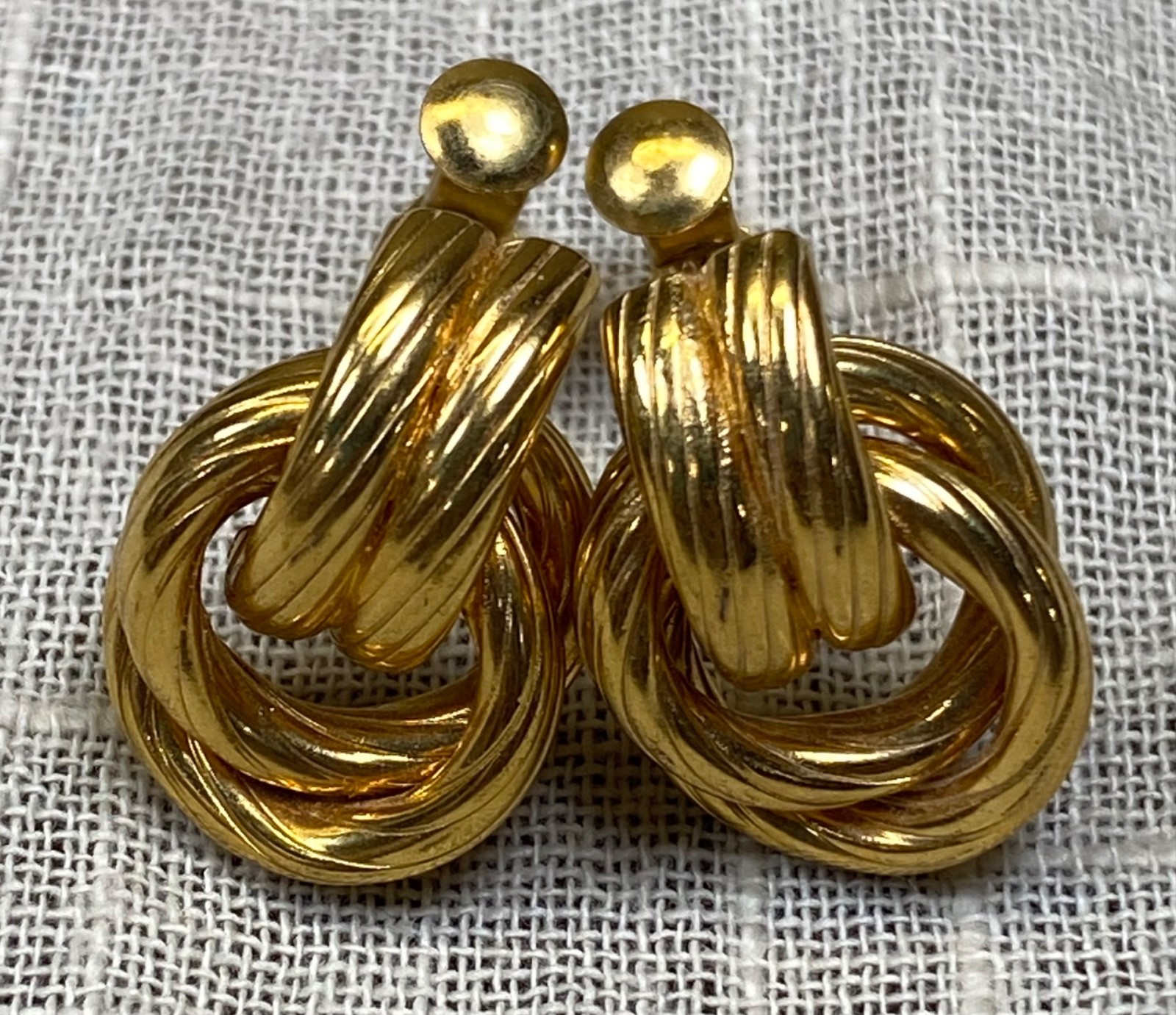 VIntage Napier Earrings Gold Tone Swirl Twist Hoop Clip On Adjustable Screw Back