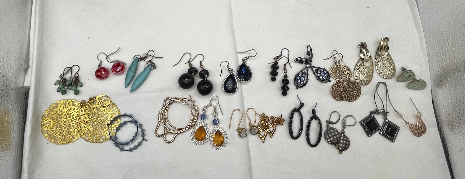 VTG-modern Fashion Drop Earrings Multi Designs Materials Wear Resell 46pr. Lot