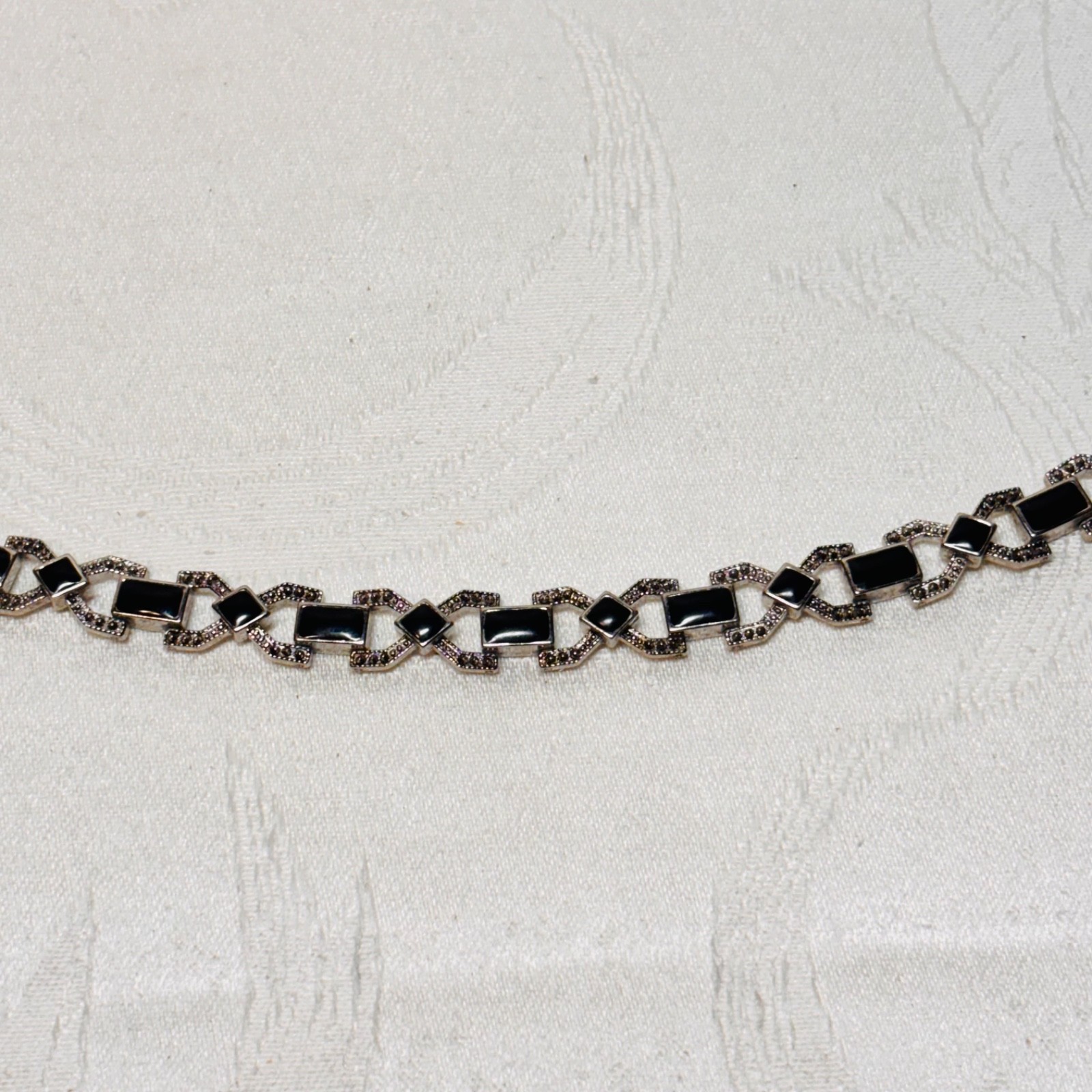 BRACELET black enamel faux gem silvertone metal fold over clasp vintage 6 3/4″ c