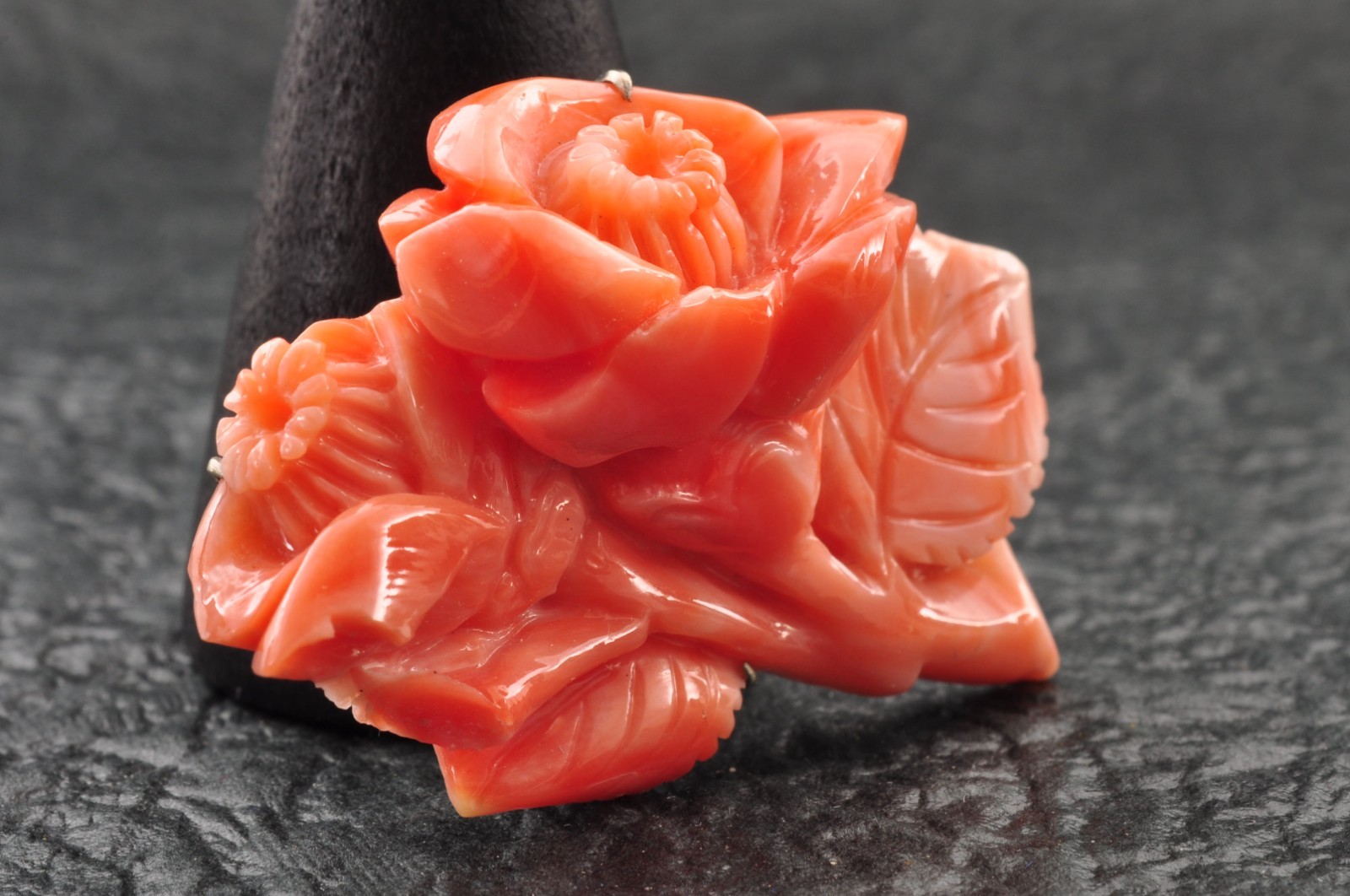 Pink coral OBIDOME, carved “camellia” (38mm (1.49in) total 50.0ct) Certificate.