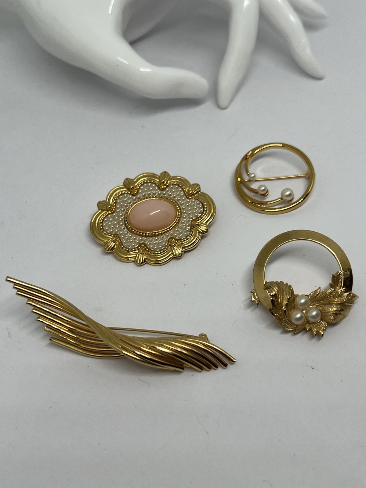 4pc Lot Vintage Brooches Faux Pearl Goldtone Sarah Cov Monet Avon