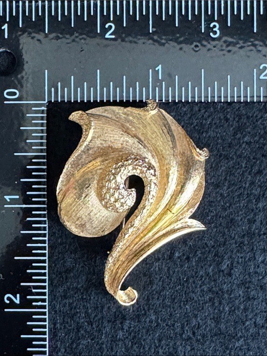 VTG Monet Gold Tone Textured Swirl Wave Statement Brooch Pin 1960s 1970s