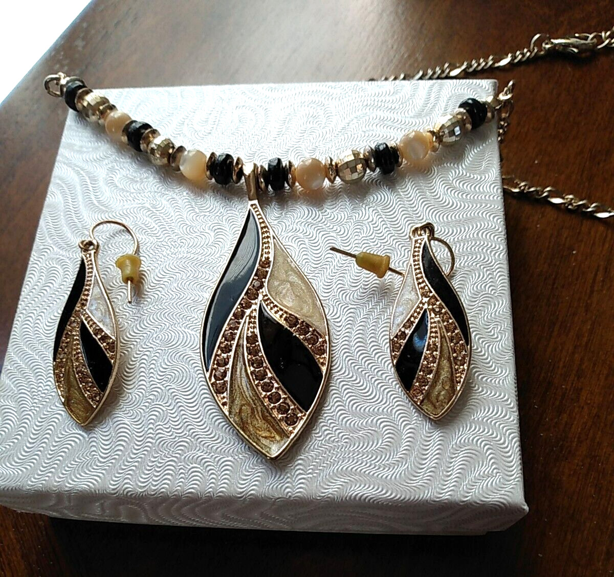 LOVELY DRAMATIC GOLDTONE-ENAMEL-RHINESTONE NECKLACE & EARRINGS SET SIGNED KC