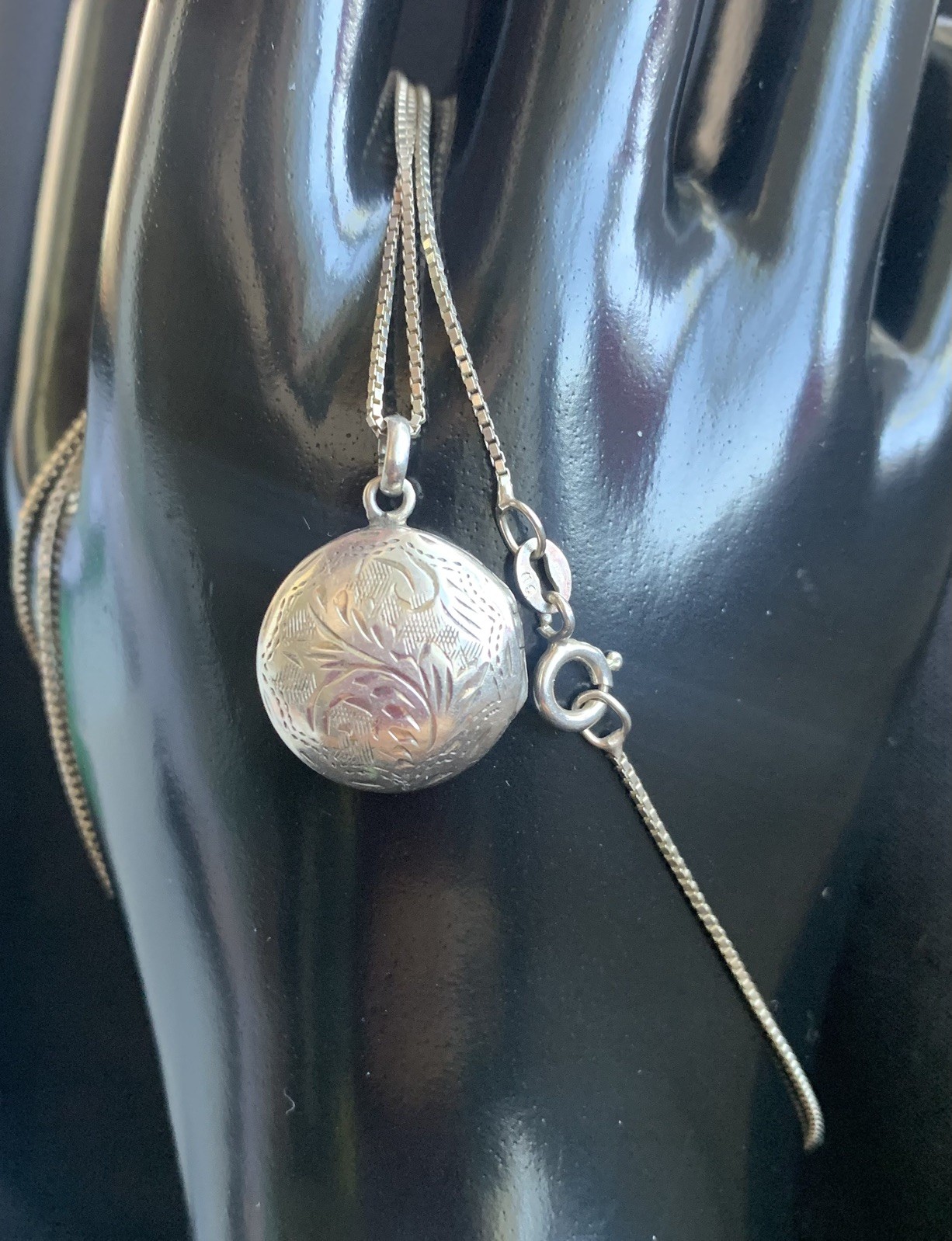 Vintage Sterling Silver 925 Round Engraved Locket Necklace INCLUDES 17” Chain