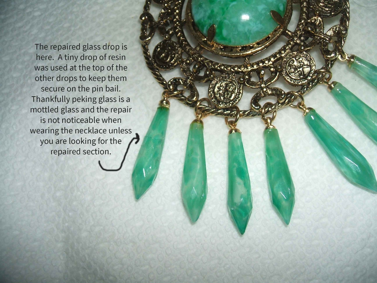Vintage GOLDETTE GREEN PEKING GLASS ASIAN Influence NECKLACE Please READ Pics