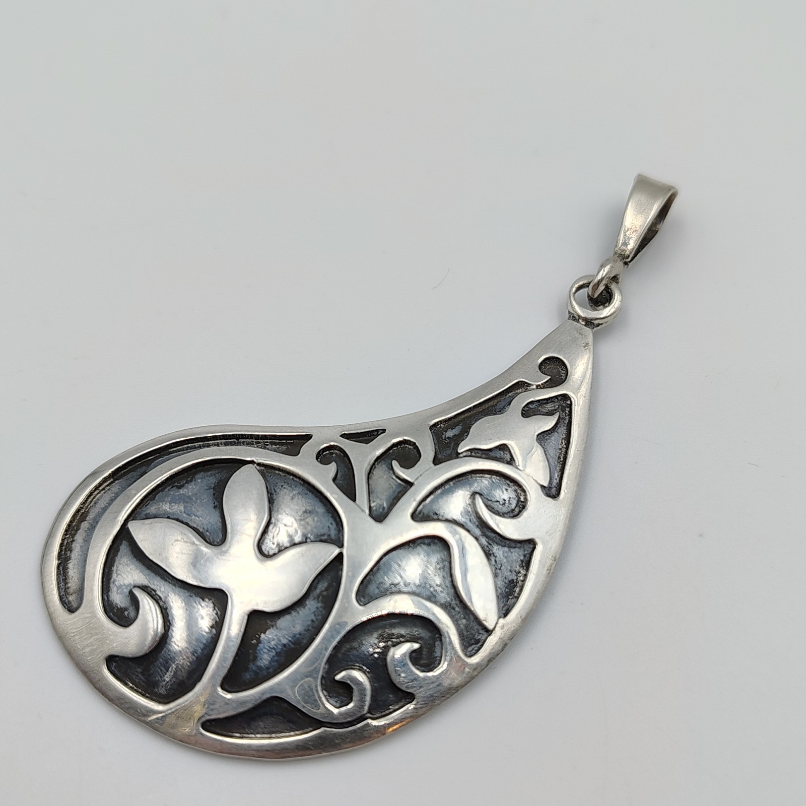 Vintage 950 Silver VR Mexico Teardrop Shaped Floral Design Pendant