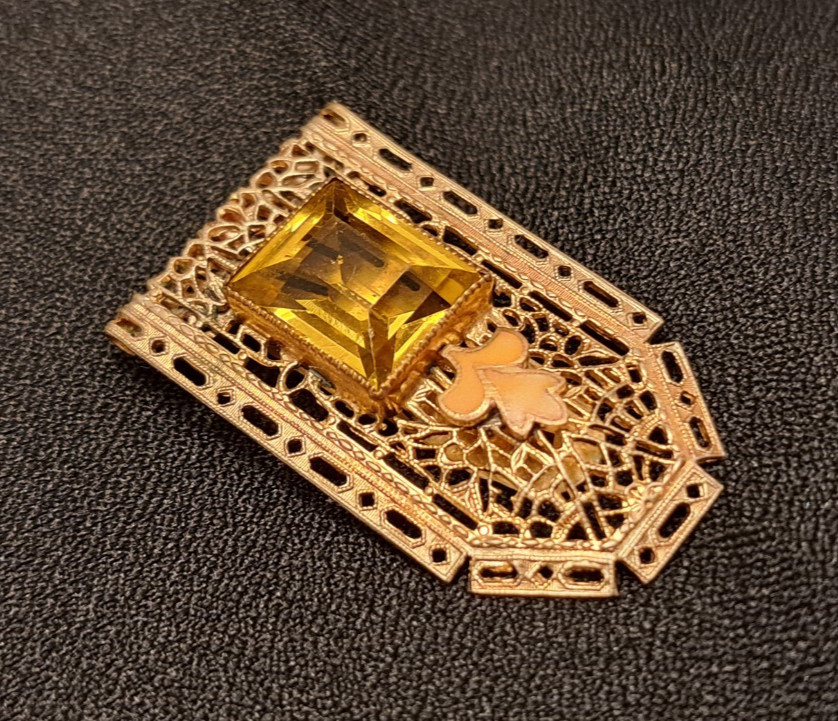 Art Deco Gold Filigree Honey Amber Glass & Enameled Fur Dress Coat Clip