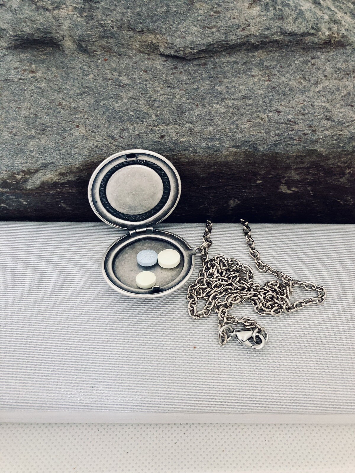 Horse & Horseshoe Vtg Locket Necklace, Racing Photos Keepsakes, Memorial Ashes