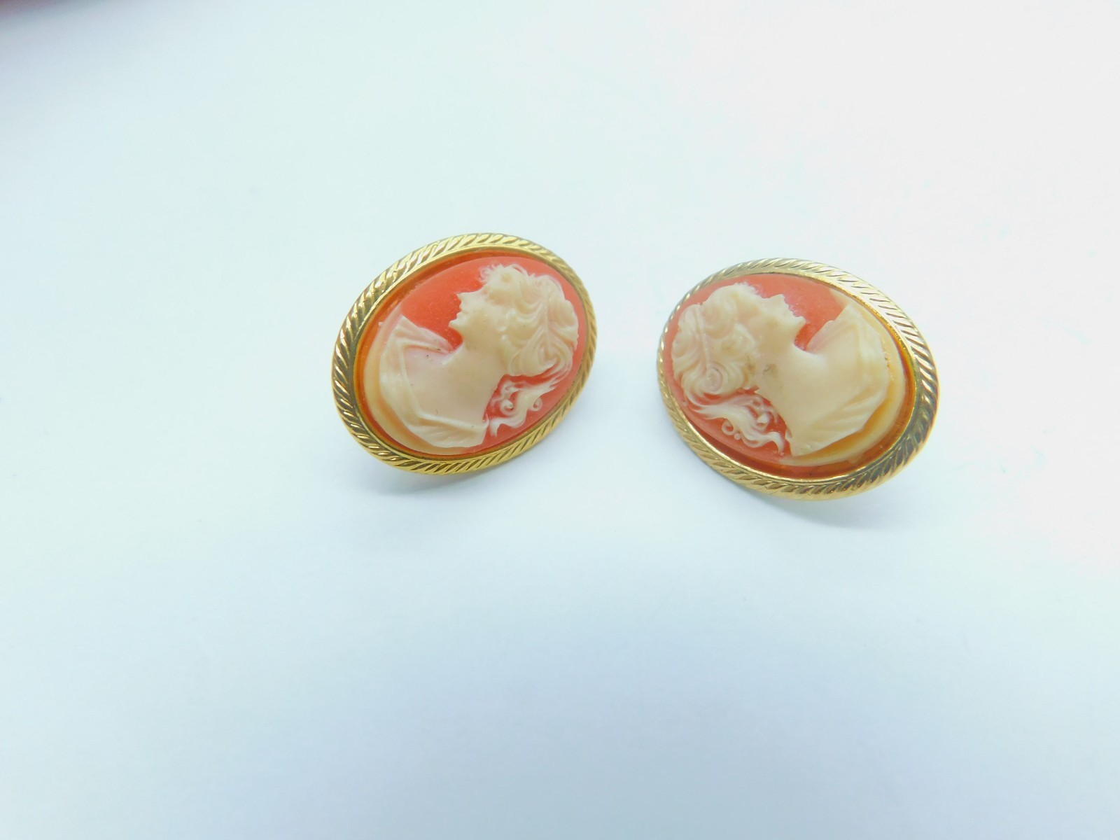 Peach Cream Resin Gold Tone Metal Lady Silhouette Cameo Pierced Earrings Vintage