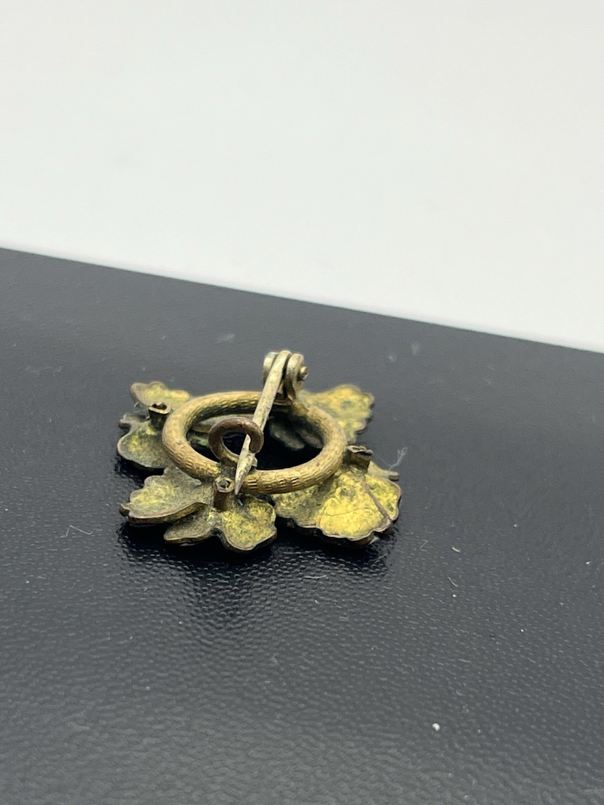 Art Nouveau purple enamel pansy flower gold tone vintage brooch pin faux pearl