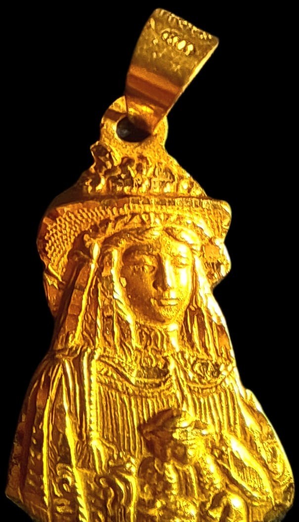 Fine Vintage Retro 18k Gold Madonna and Child Religious Pendant Medal