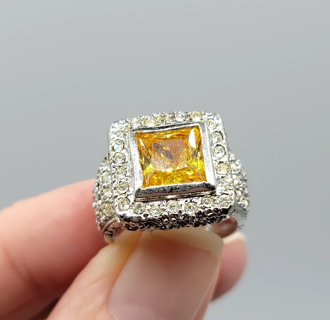 Vtg Sz 5 Ring Citrine Faceted Cubic Zirconia Clear Rhinestones Fashion Jewelry