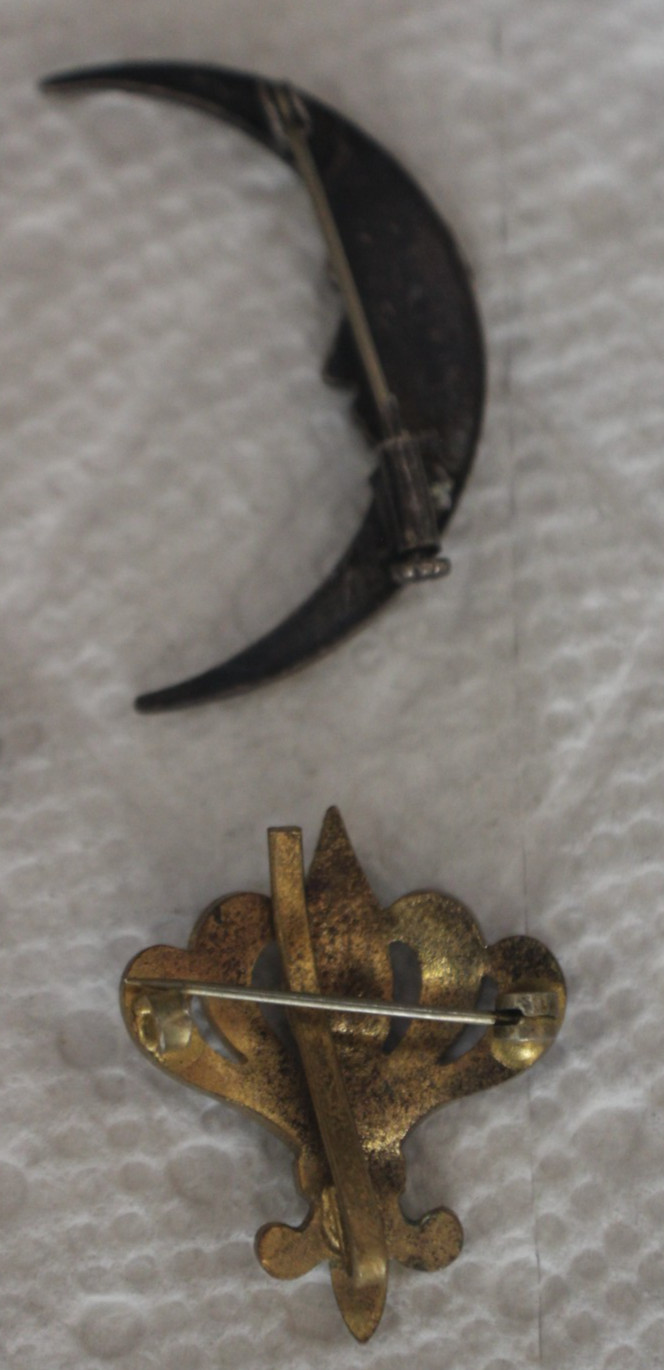 19 Antique/Vintage Different Styles Pin Brooches Lot