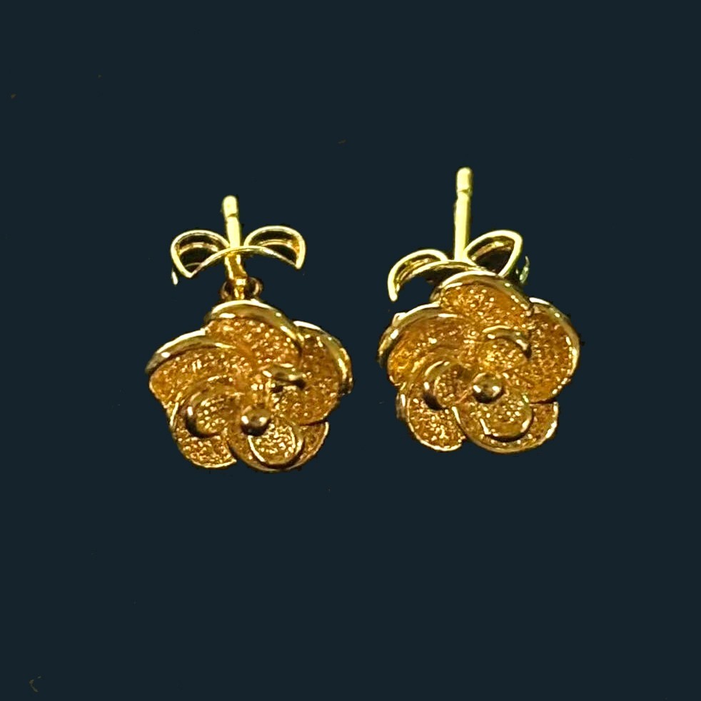 VTG Flower Gold-plated? (NOT SURE) Gold Tone Stud Earrings marked ‘999’, 8×8 mm