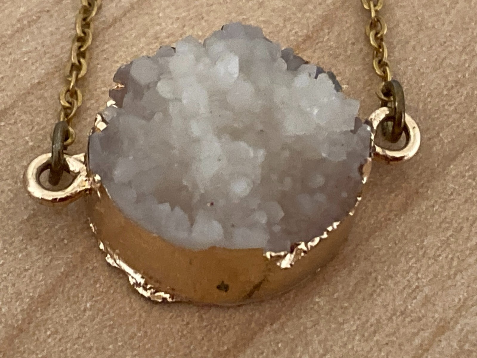 Vintage White/Brown Druzy Pendant Gold Tone Necklace – 17″