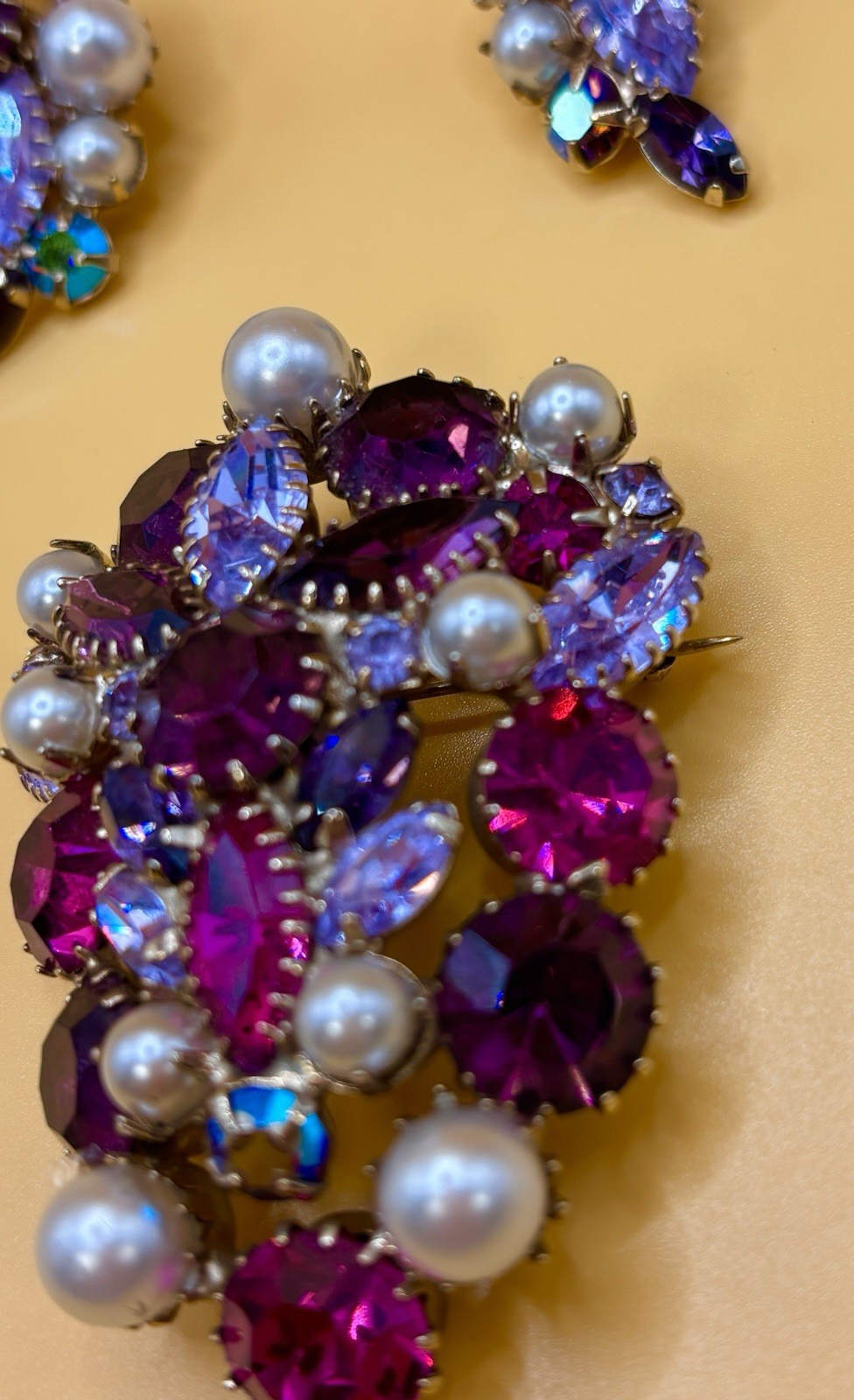 Vintage Mid Century Purple Rhinestone Pearl Brooch Clip Earrings Parure Set