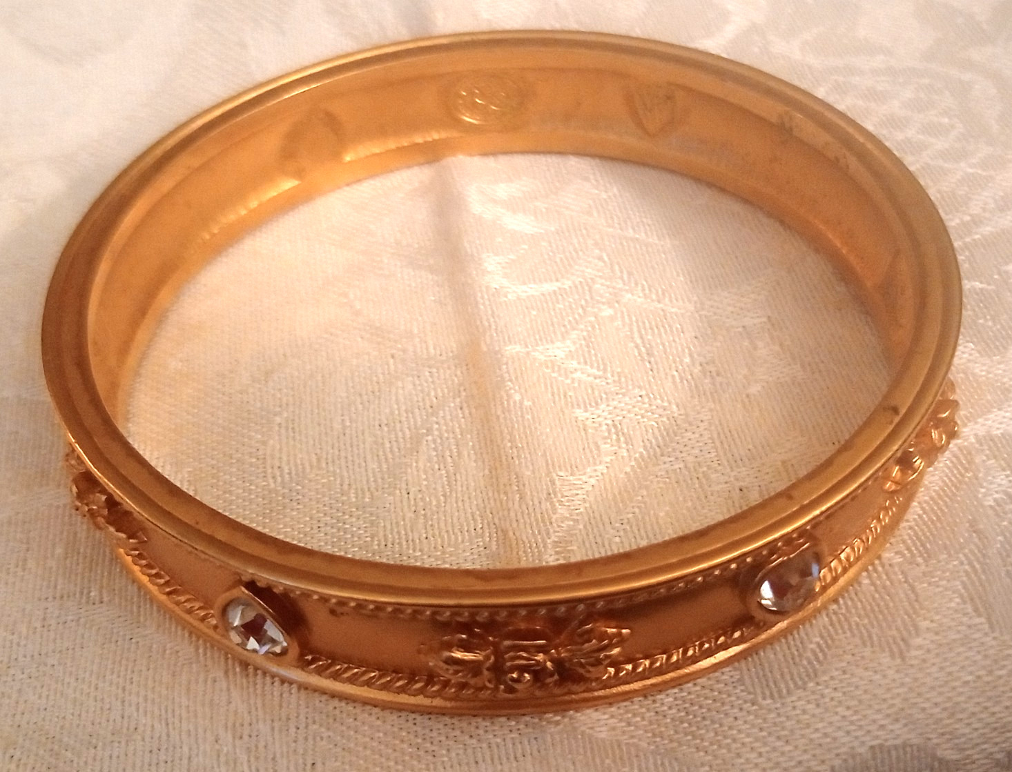 Vintage Elizabeth Taylor Avon Gold Tone Flowers & Crystal Hearts Bangle Bracelet