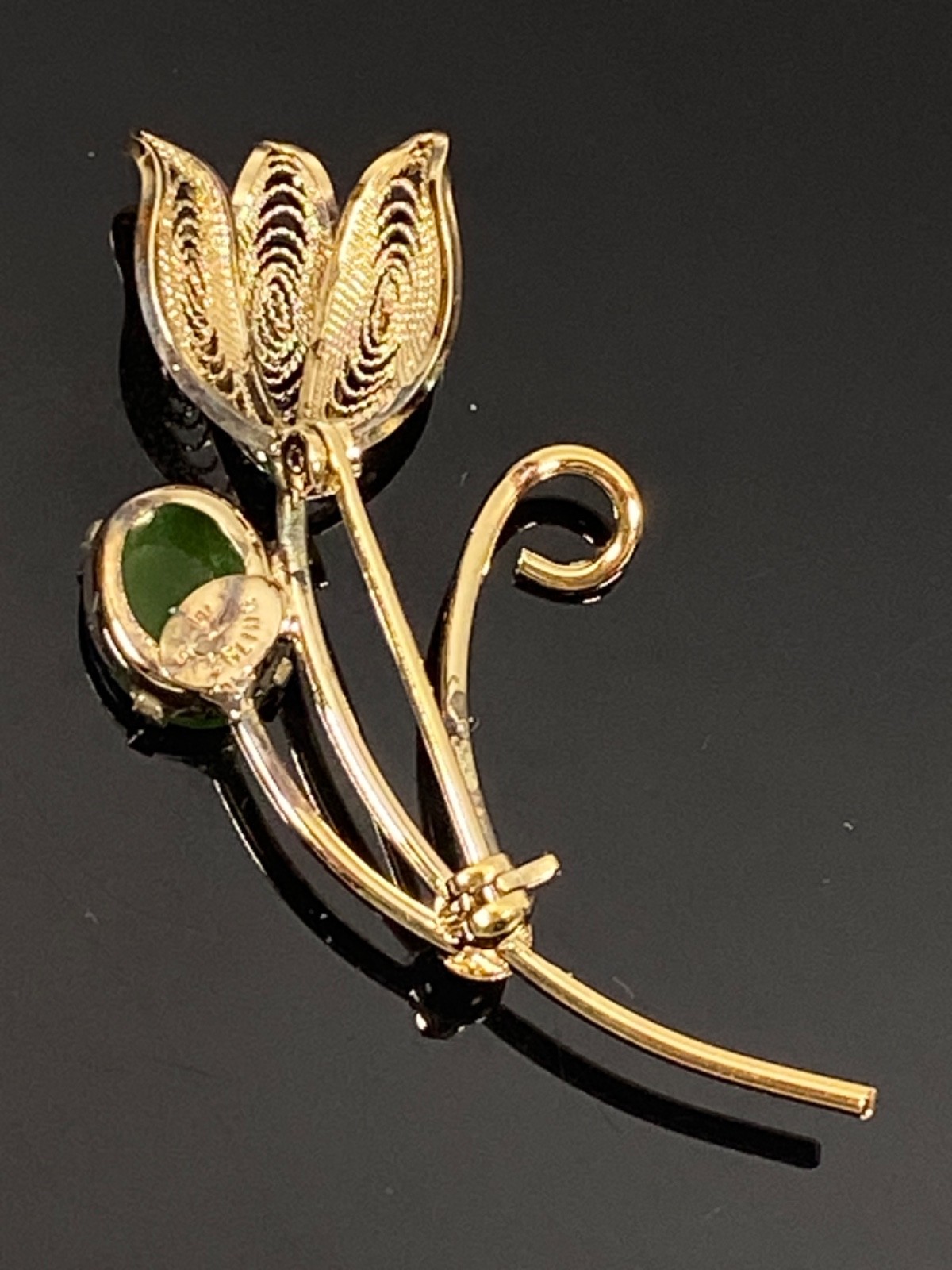 STERLING SILVER GOLD WASH Nephrite Jade Flower Pin Brooch “W” Mark 3.8g