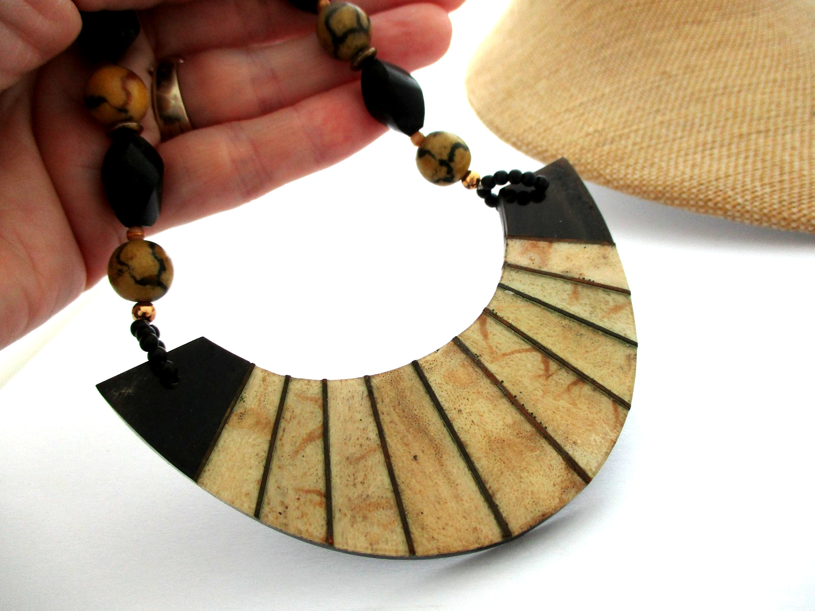 Vintage Lee Sands Inlay Black and Sponge Coral Boho Beach Cruise Necklace
