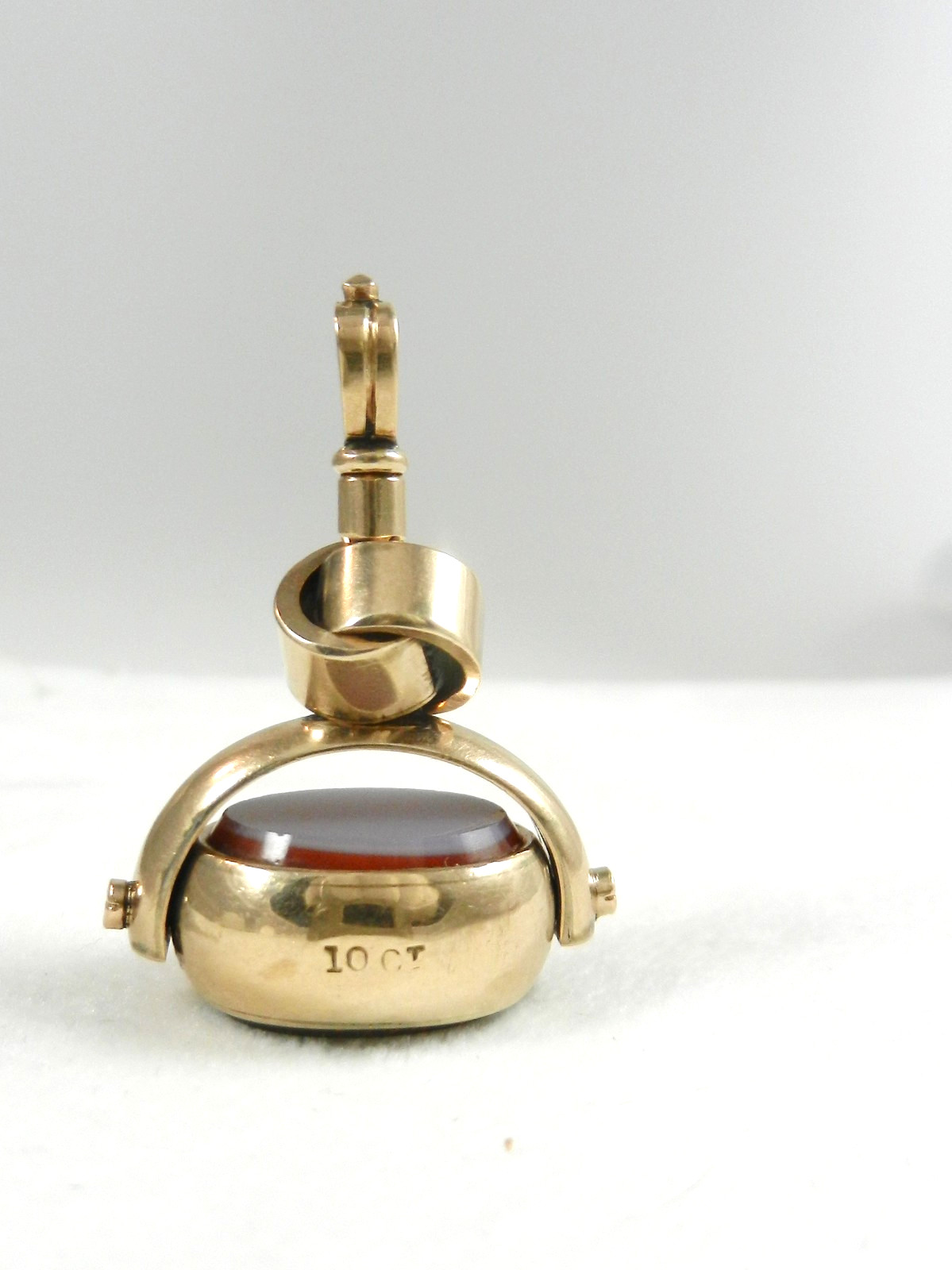 Vintage British 10K Yellw Gold Bloodstone Sardonyx Spinner Pendant Fob Love Knot