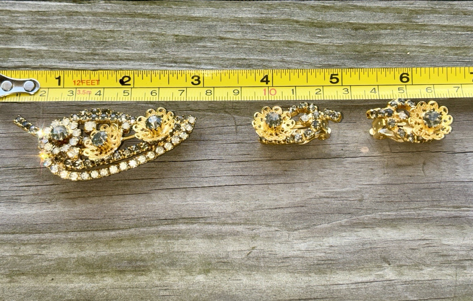 Vintage Matching Brooch And Earrings Set Shiny Sparkling Gold Tone Set
