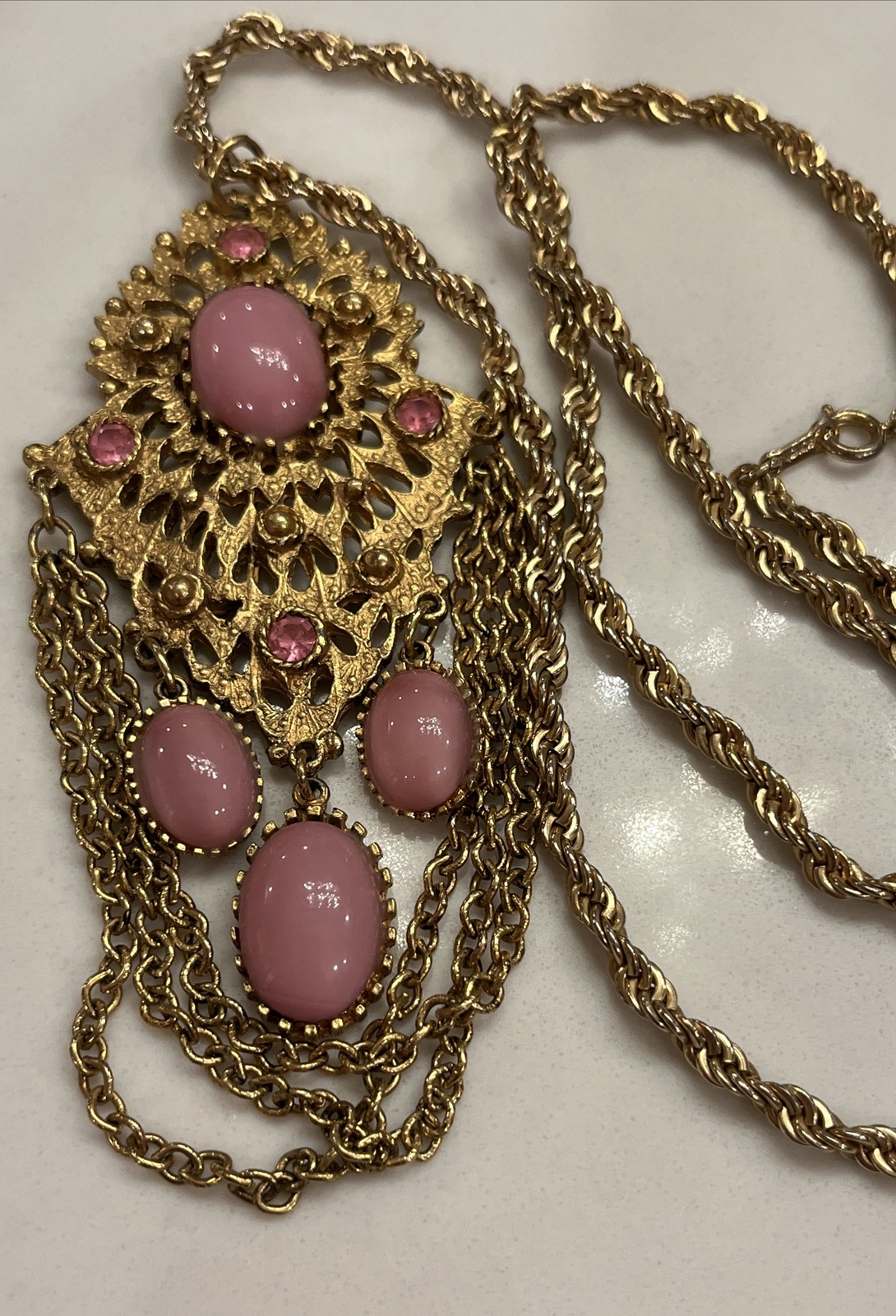Vintage Pink Gripoix Glass Cabochon Dangle Drop Ornate Pendant Necklace Gold