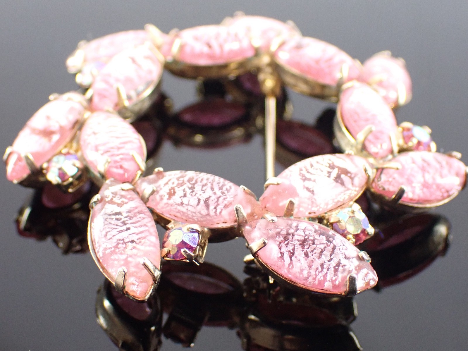 Vintage Pink Foiled Glass Wreath Brooch Gold Tone Rhinestones 2″