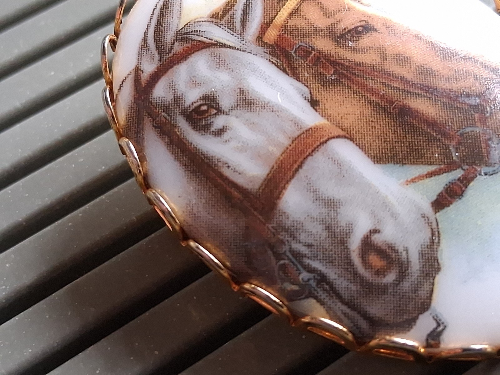 VTG Equestrian Horses Porcelain Cameo Brooch Oval Gold Tone Border Painted Pin