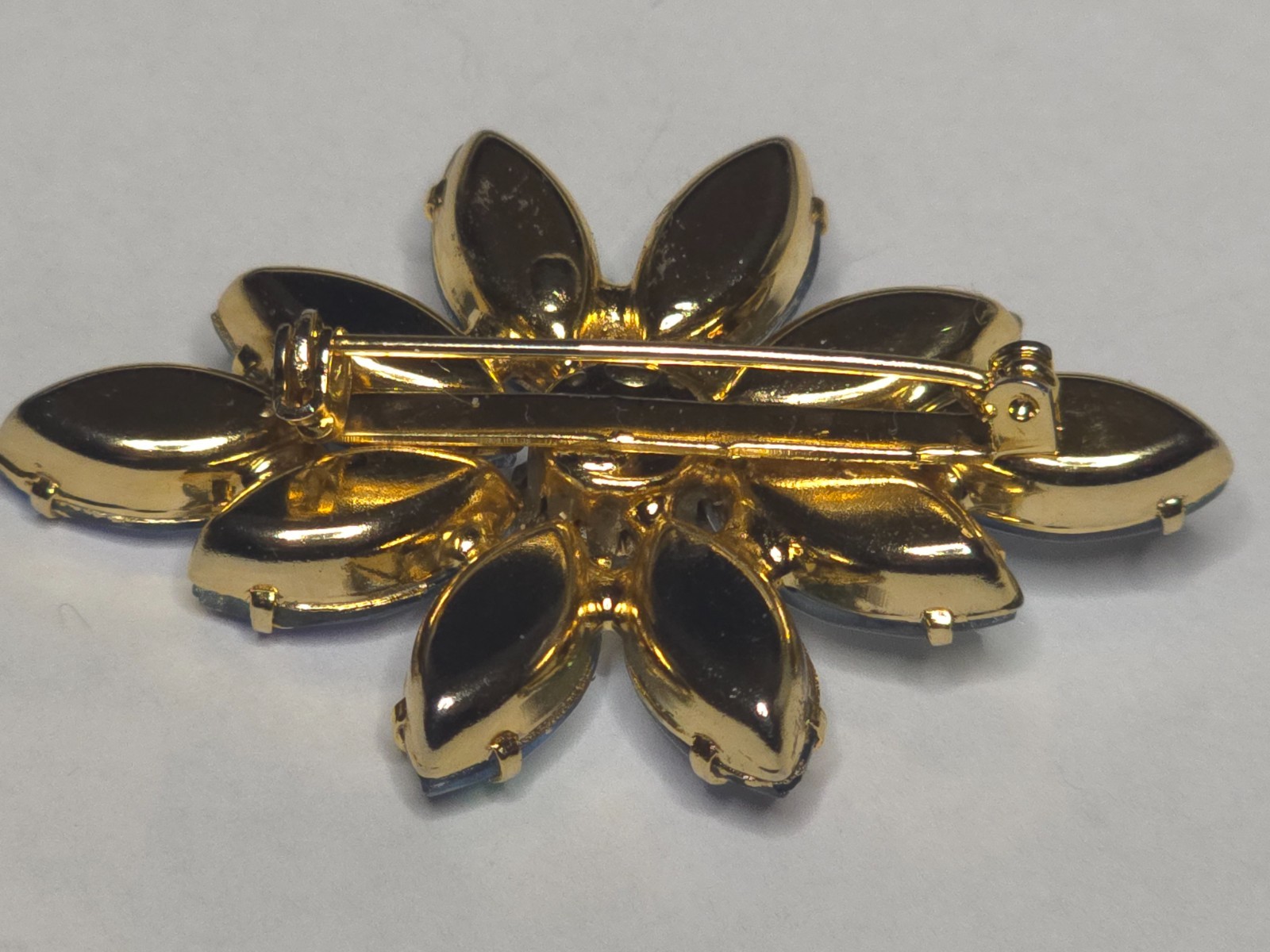 Vintage Brooch Estate blue clear aurora borealis flower gold tone 2″/1.5″