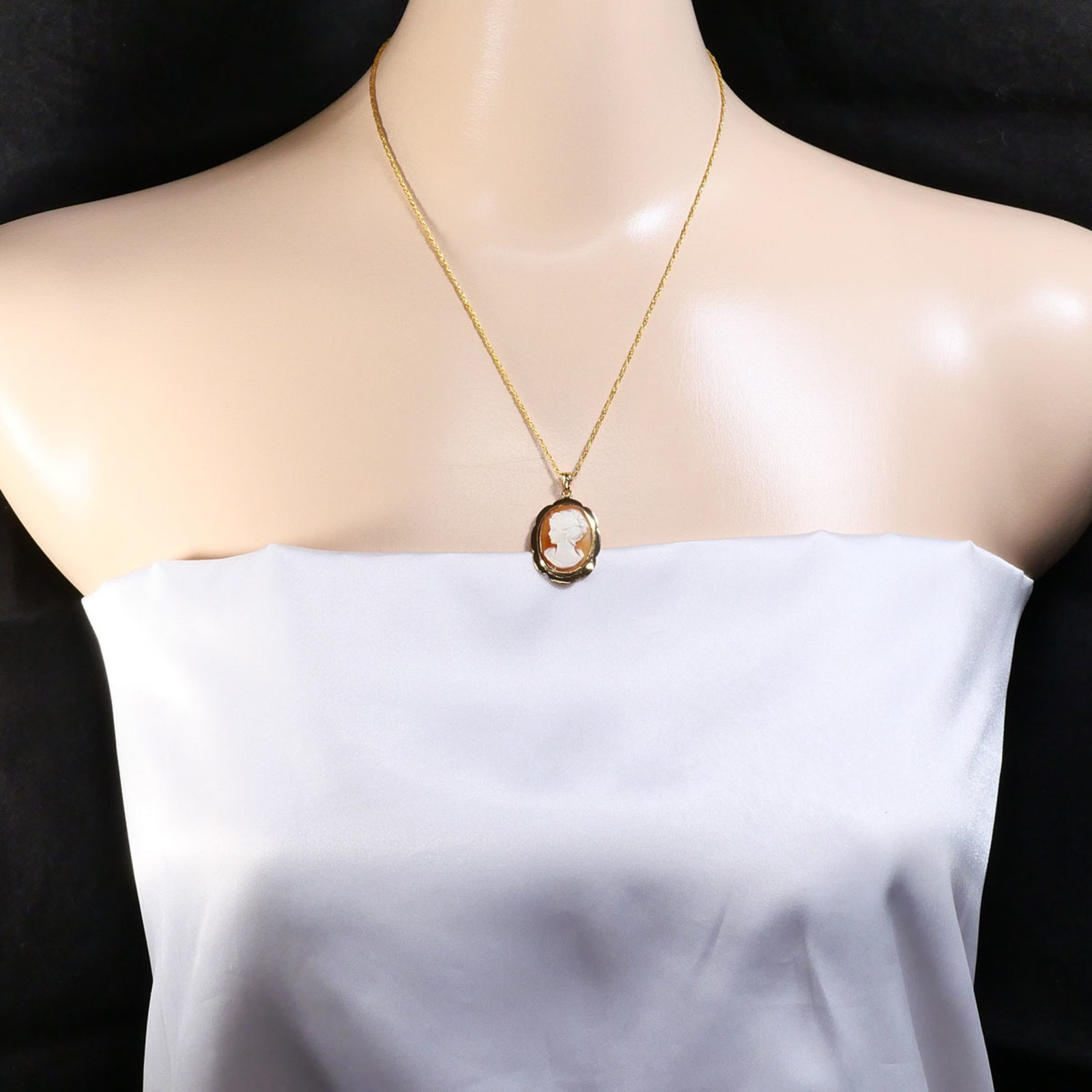 18K Yellow Gold Necklace Brooch with Shell Cameo, Approx. 45cm, To… GZl1hzqb