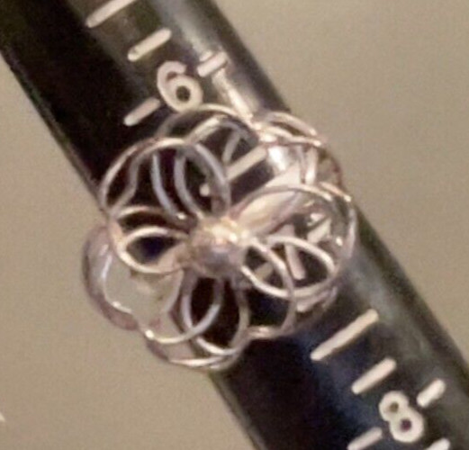 Vintage Ladies Sterling Silver .925 Ring. Size 6.75. About 1″ Round Flower.