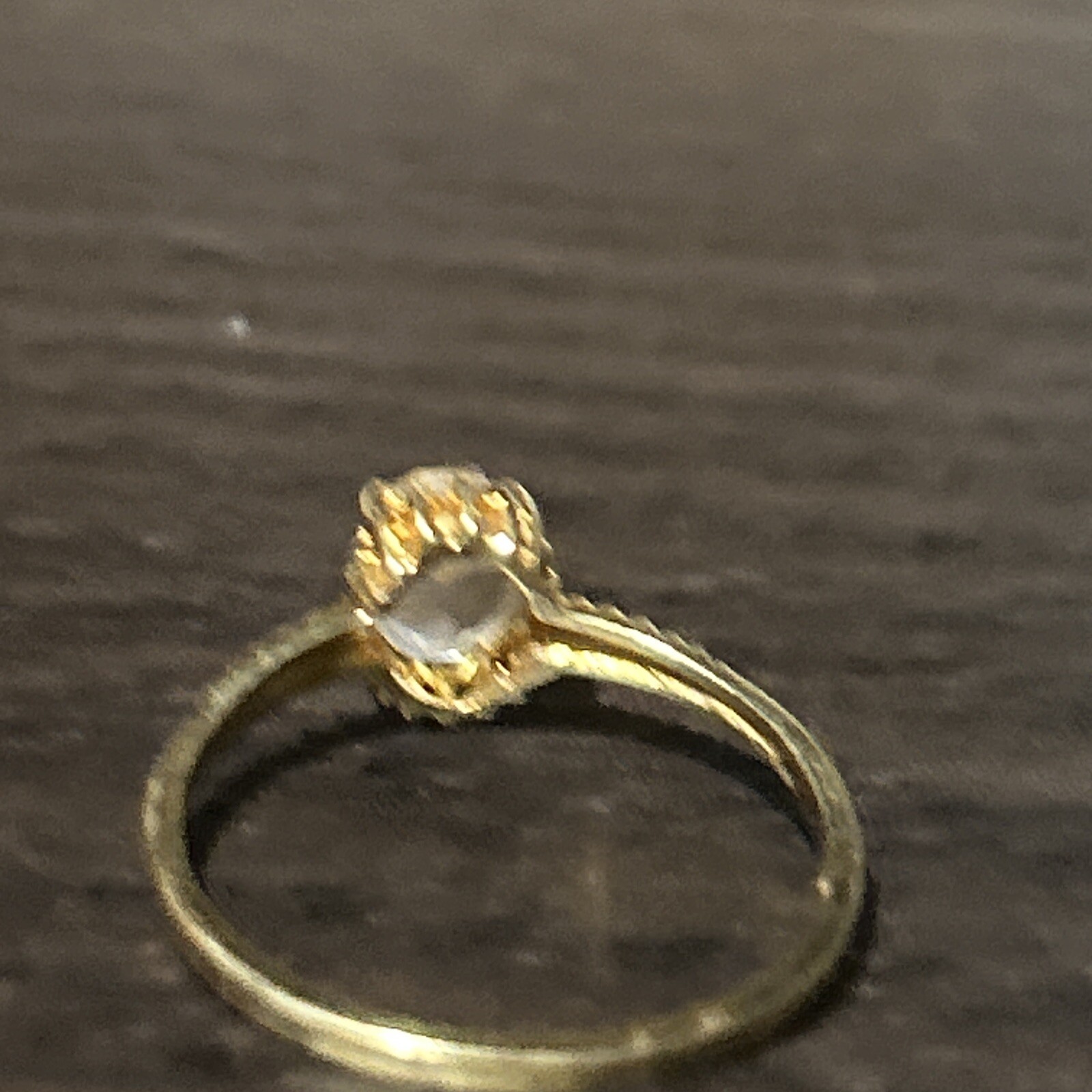Vintage Signed BDA 10k SOLID Gold Ribbed Sides Ring Paste Clear Stone Size 5.75