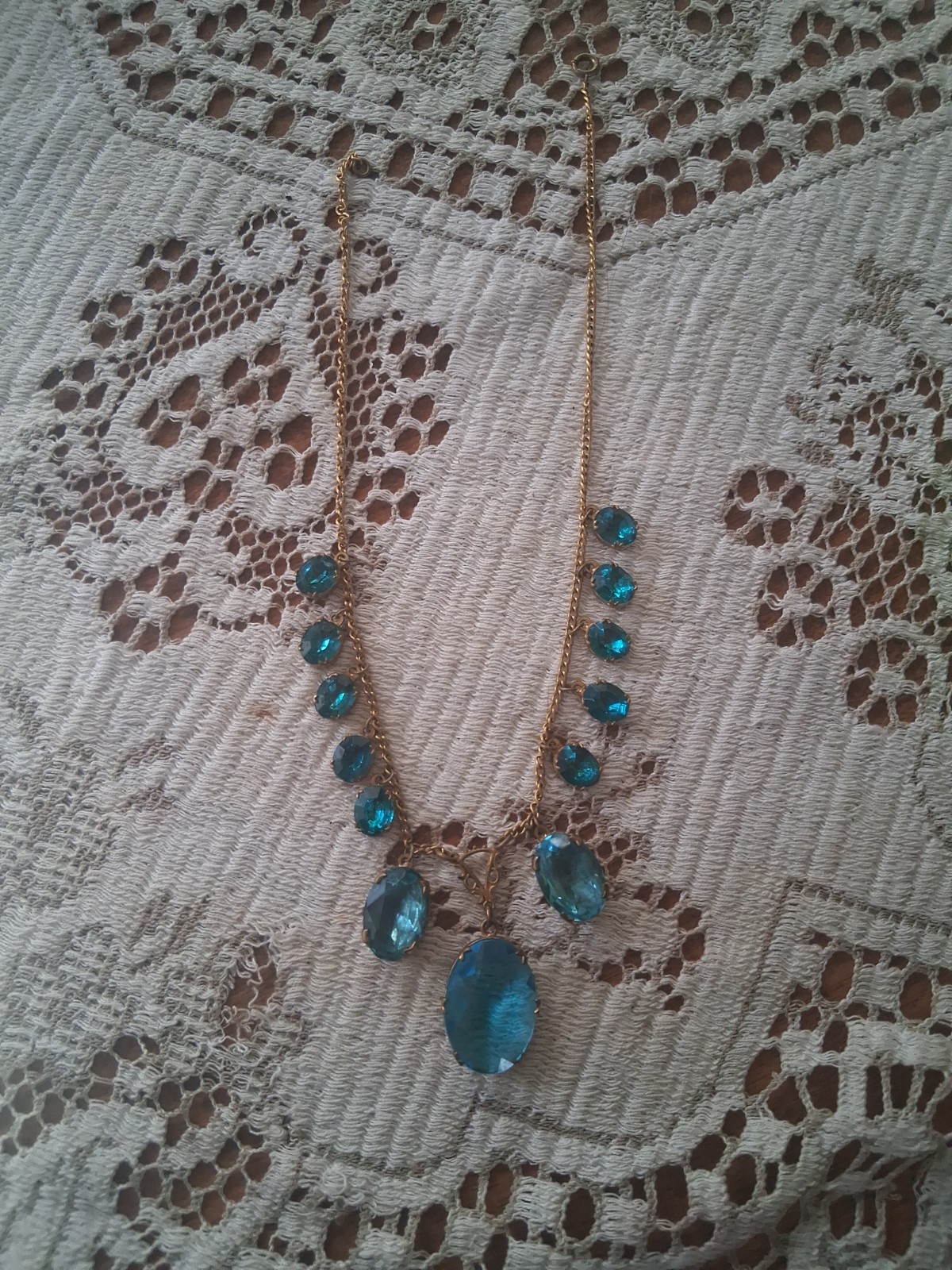 Vintage C. 50s 60s Blue Cut Glass Vintage Gold Tone Necklace