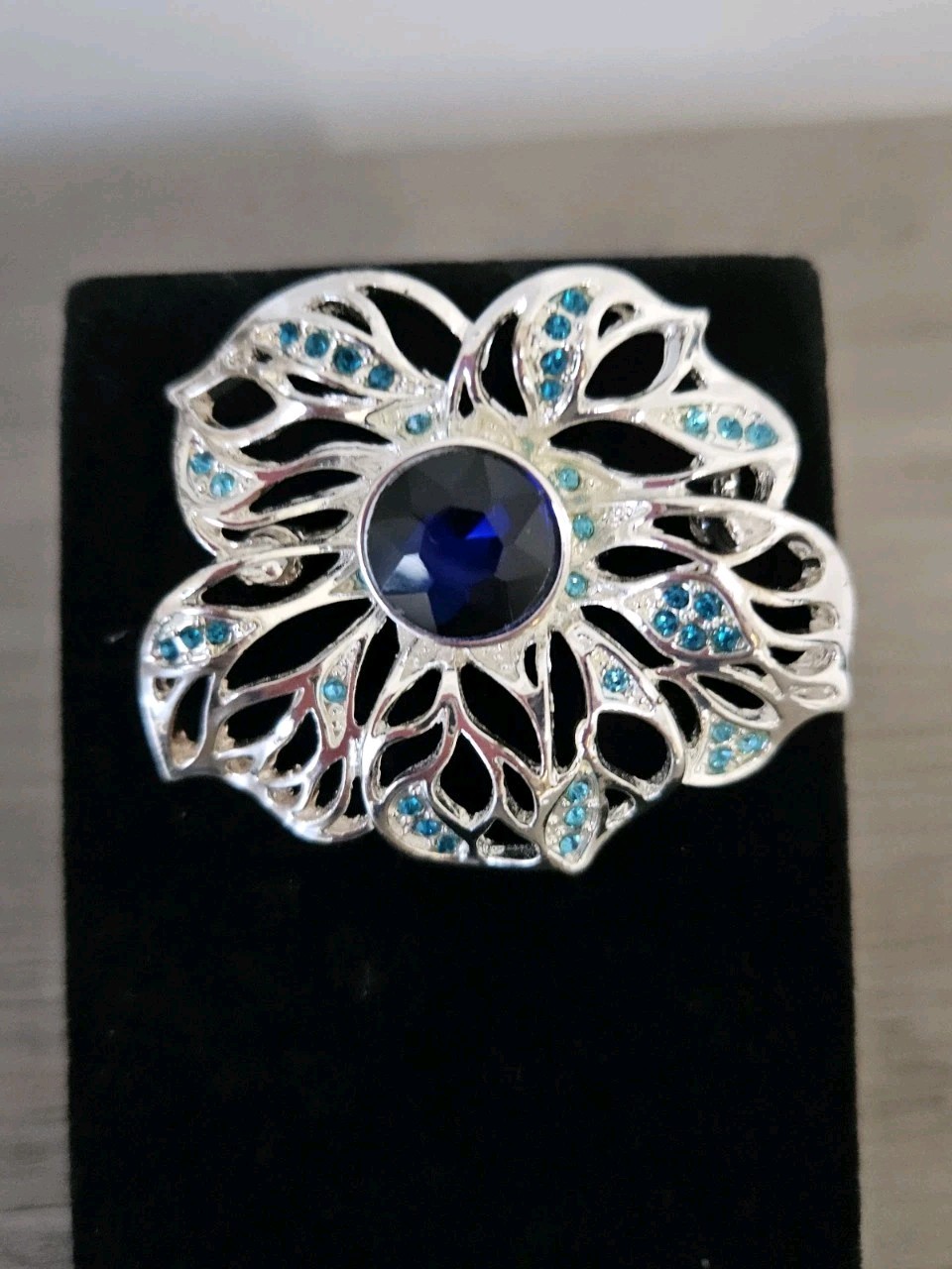Brooch Purple And Blue Stones With Silver Colored Base Timeless
