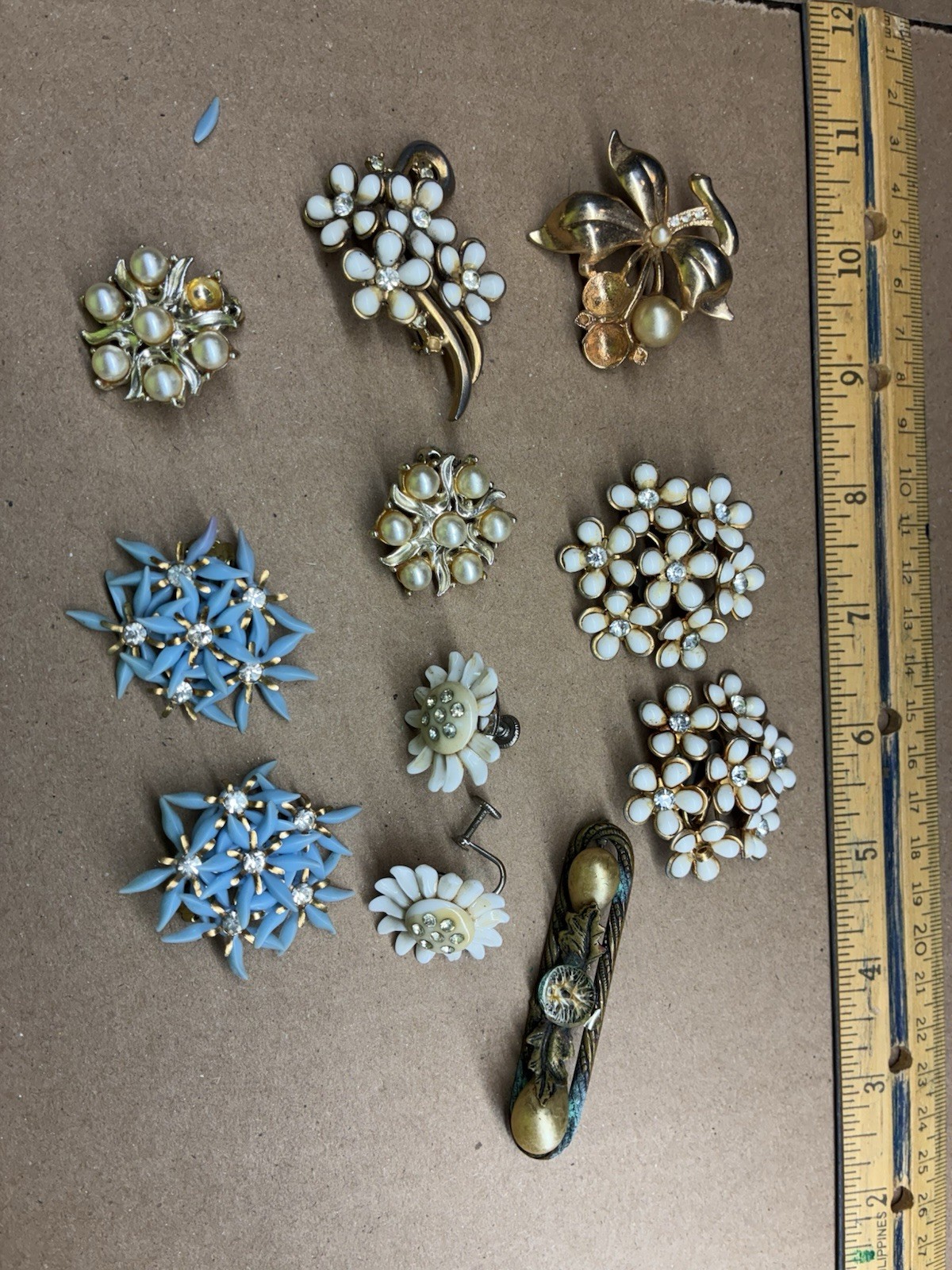 vintage flowers leaves 60’s – 80’s earrings lot brooch