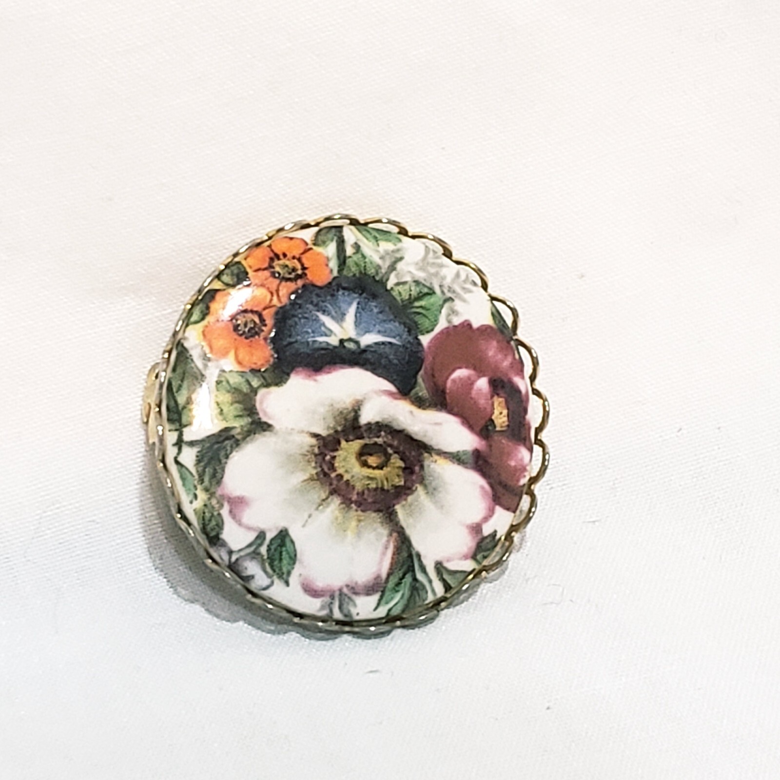 Porcelain Flowers Painted Brooch Pin Vintage Gold Tone 1″ Morning Glory Poppy