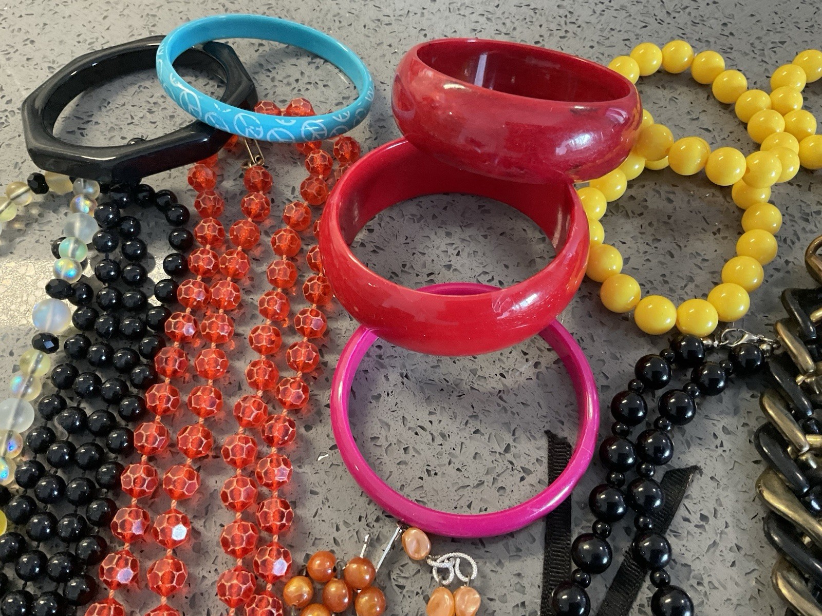 Vintage Modern-Plastic Jewelry lot 50 Mixed Estate Wear resale Crafting