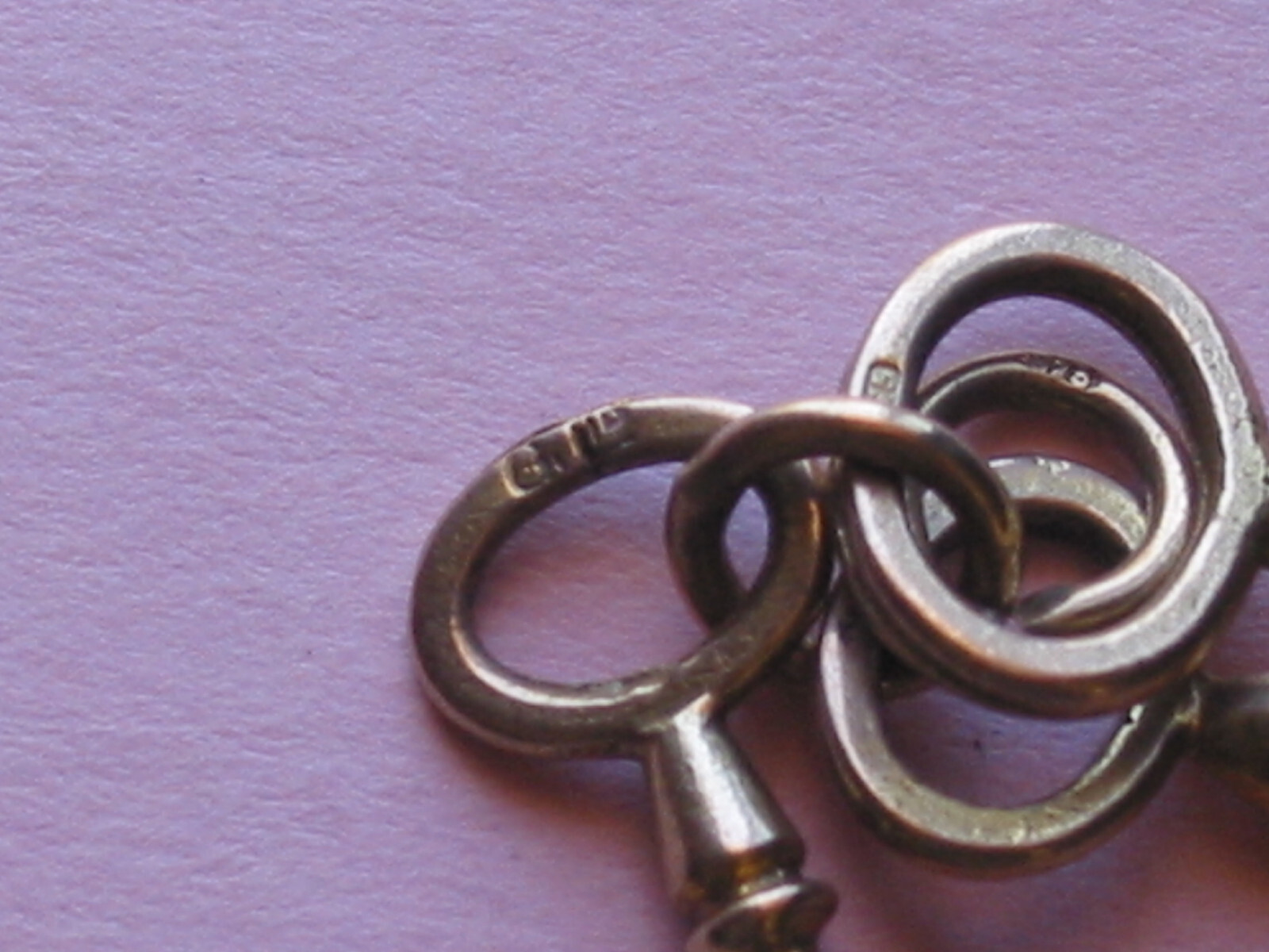 Snazzy Vintage Three Little Keys Charm ~ 9 Karat Gold