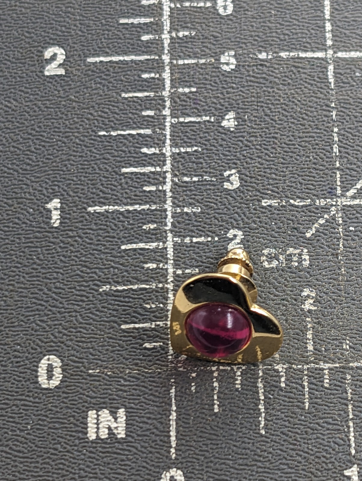 LC Liz Claiborne Heart Round Pink Glass Cabochon Gold Tone Pin Tie Tack VTG