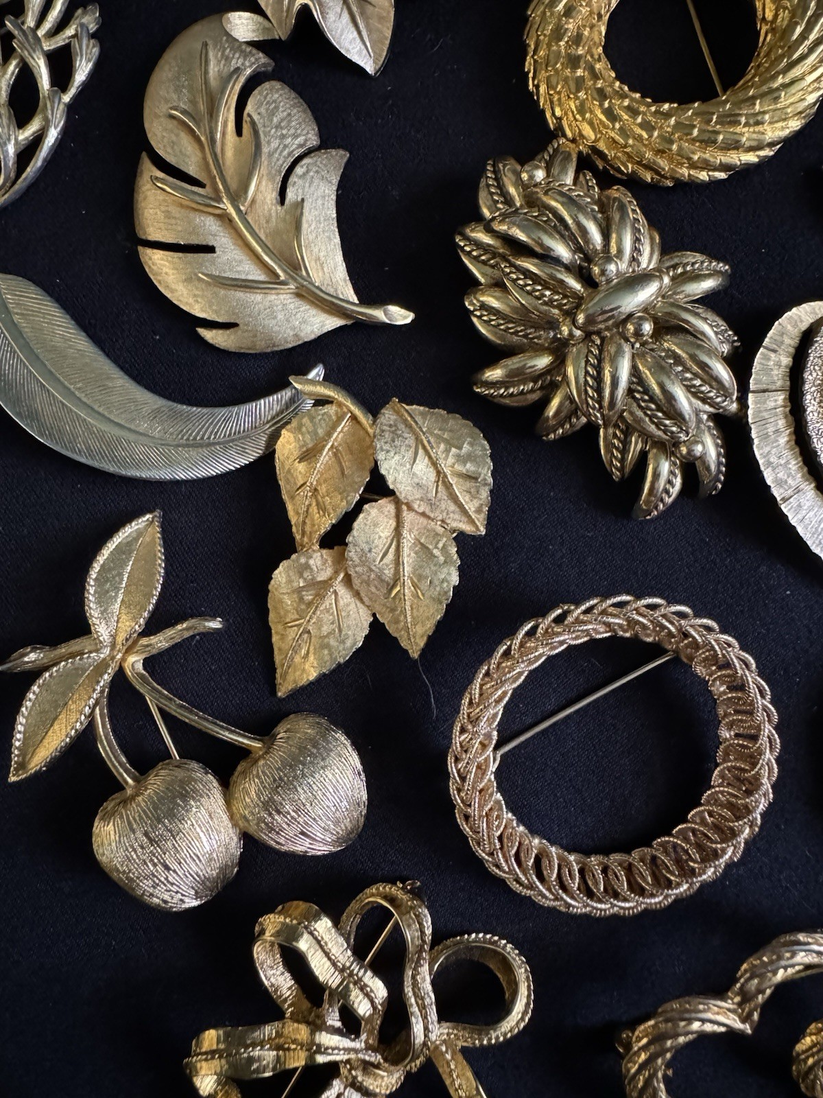 33 Gold Tone Brooches Monet Crown Trifari Sarah Coventry Coro